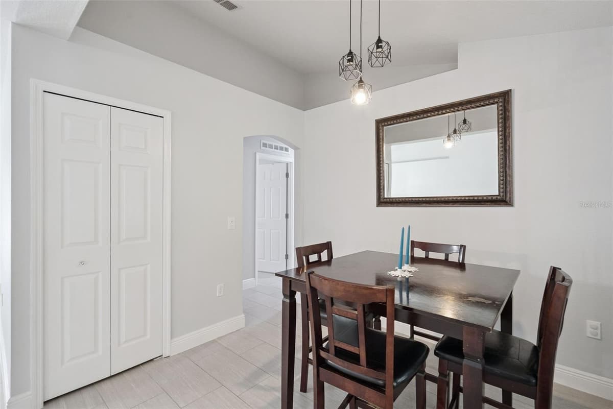 523 GASPAR AVENUE — photo 9 of 37