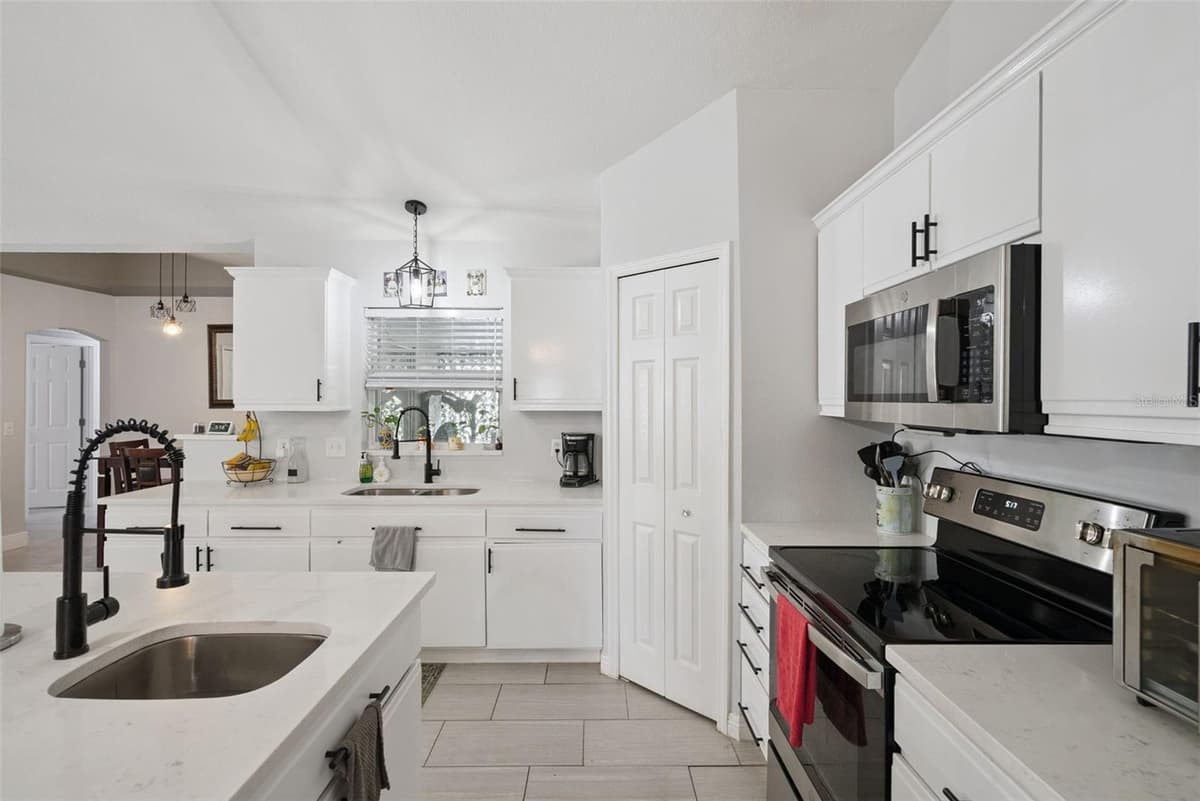 523 GASPAR AVENUE — photo 6 of 37