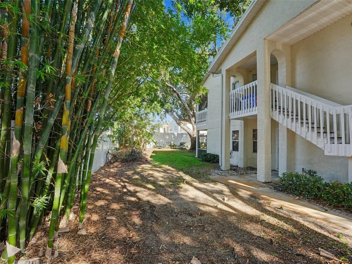 3200 SABAL PALMS COURT — photo 2 of 33