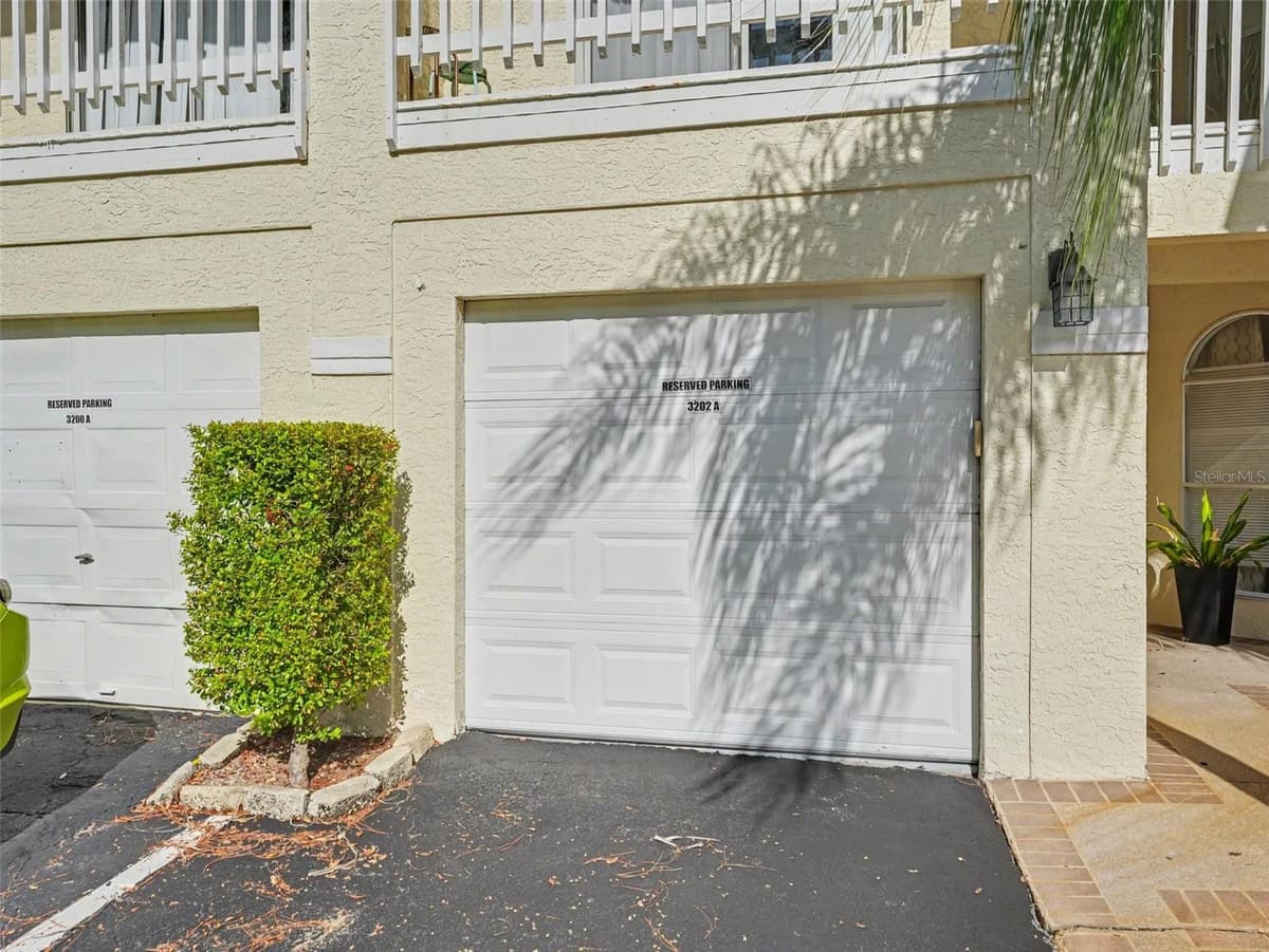 3200 SABAL PALMS COURT — photo 3 of 33