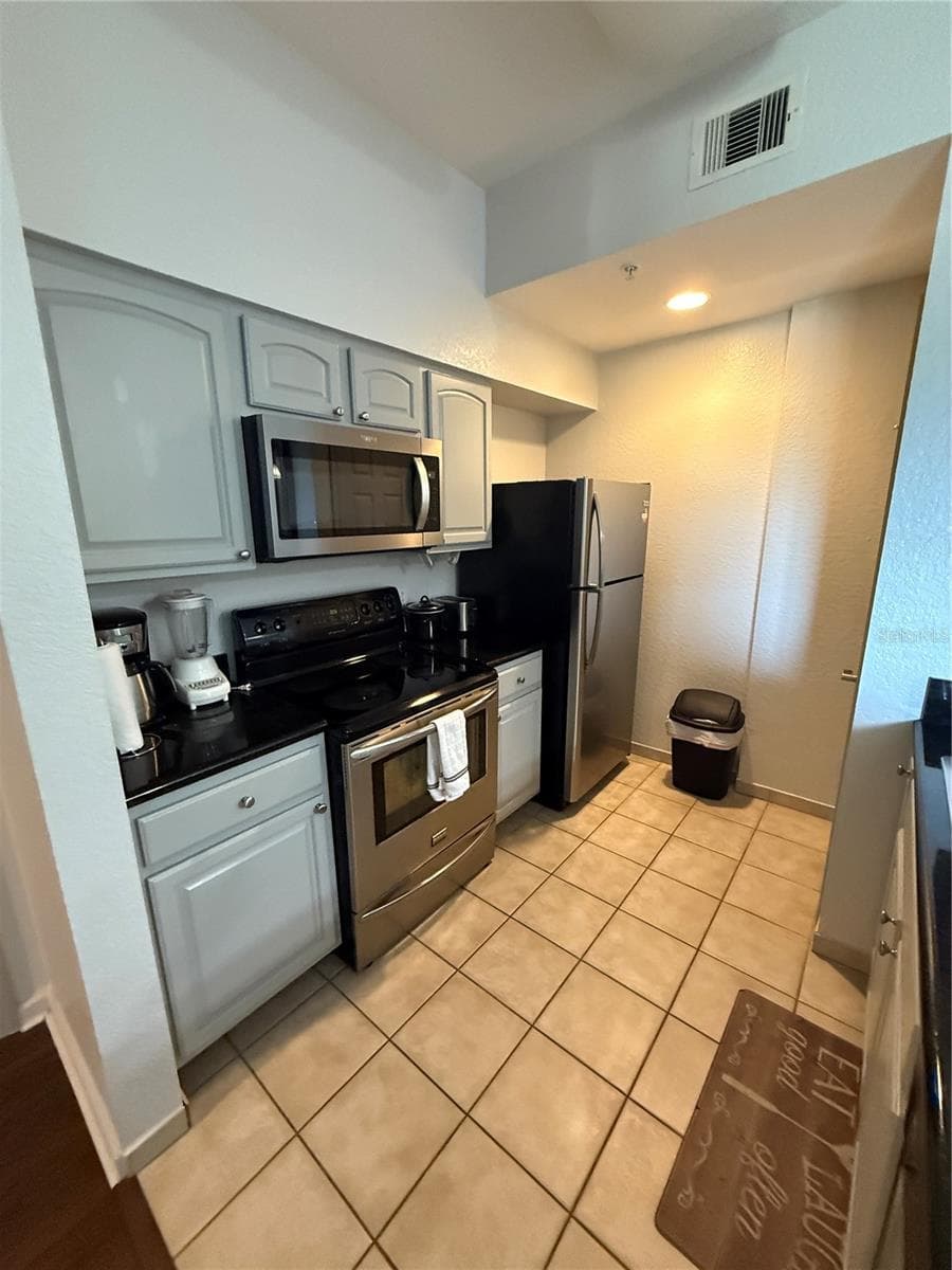 8112 POINCIANA BOULEVARD — photo 11 of 23