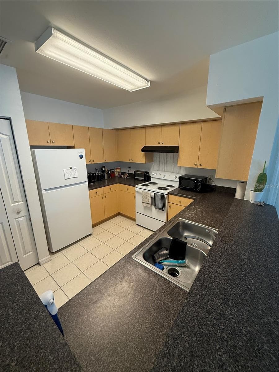 705 CENTERVALE DRIVE — photo 8 of 15
