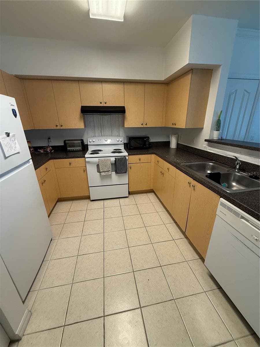 705 CENTERVALE DRIVE — photo 9 of 15