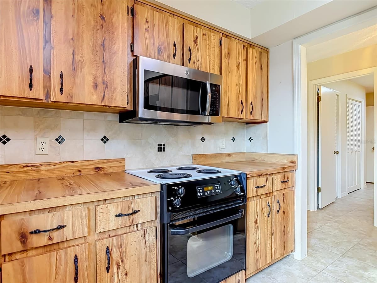 474 OAKWOOD AVENUE — photo 11 of 65