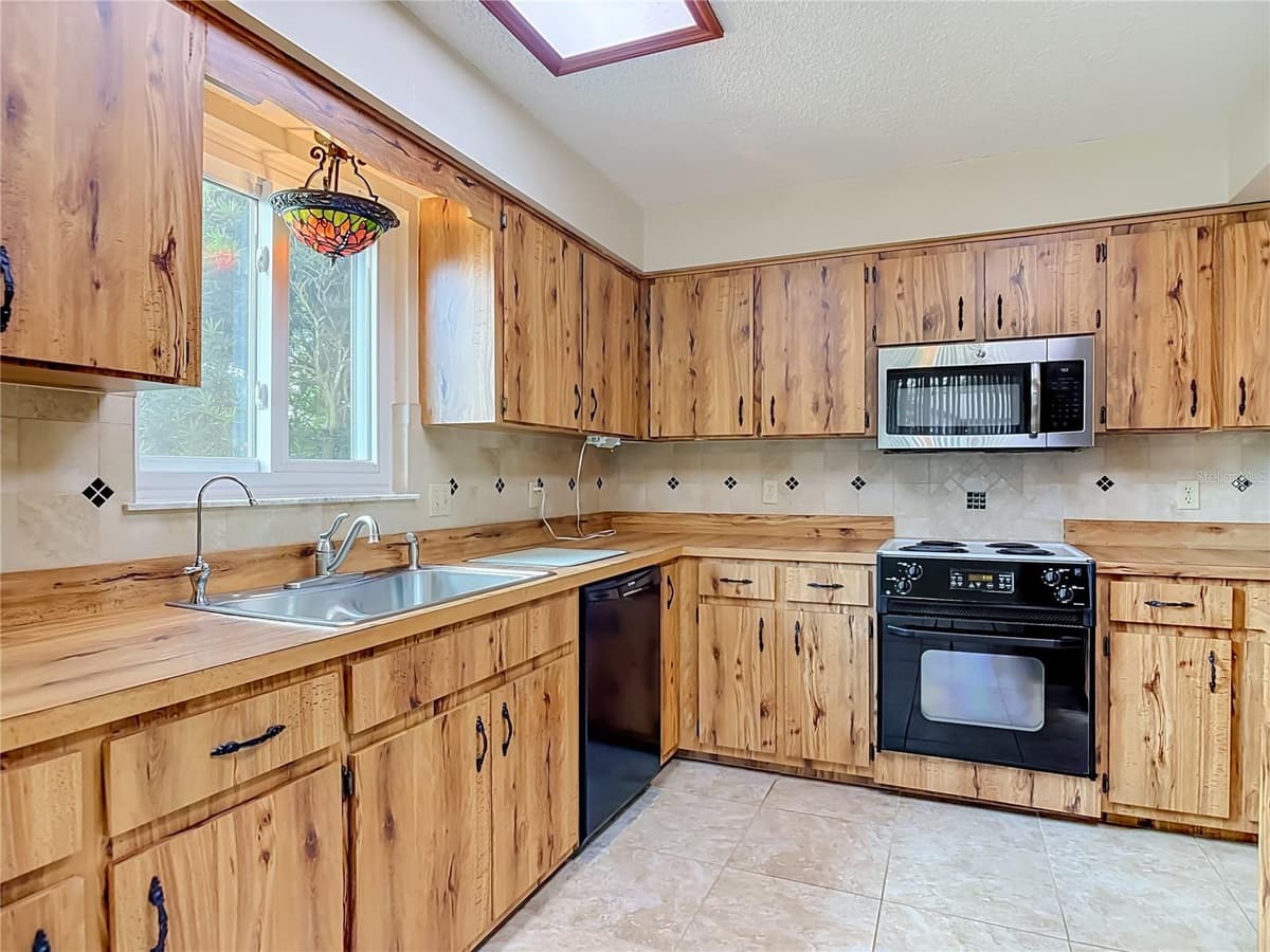 474 OAKWOOD AVENUE — photo 12 of 65