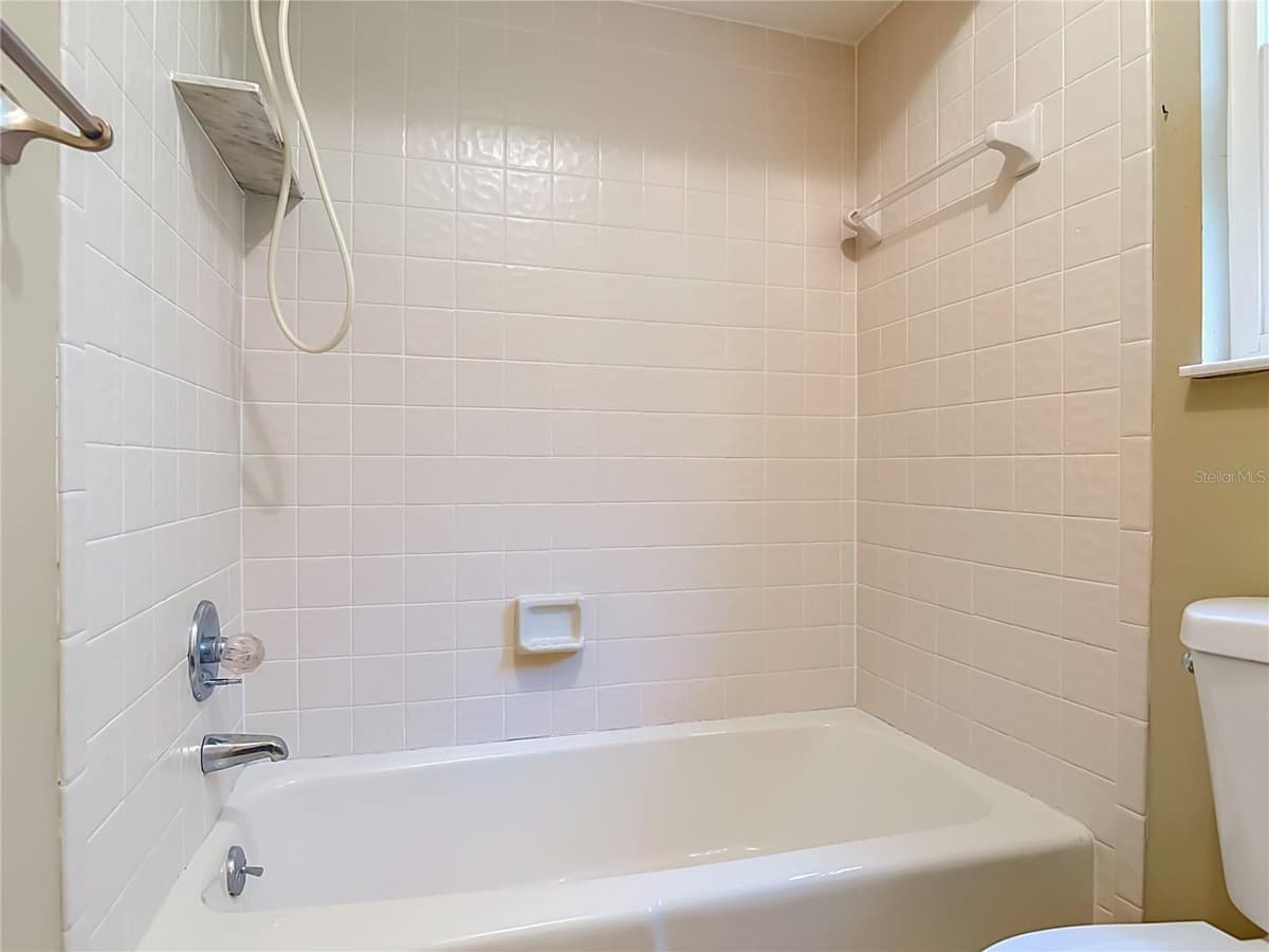 474 OAKWOOD AVENUE — photo 38 of 65
