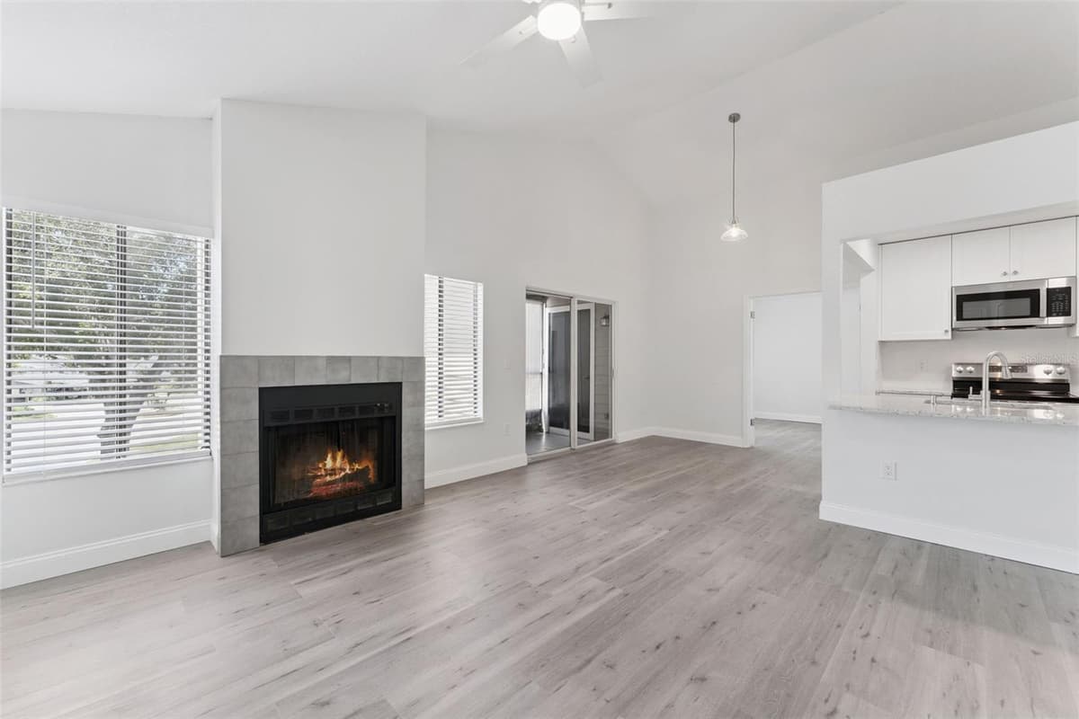 549 SUN RIDGE PLACE — photo 2 of 35