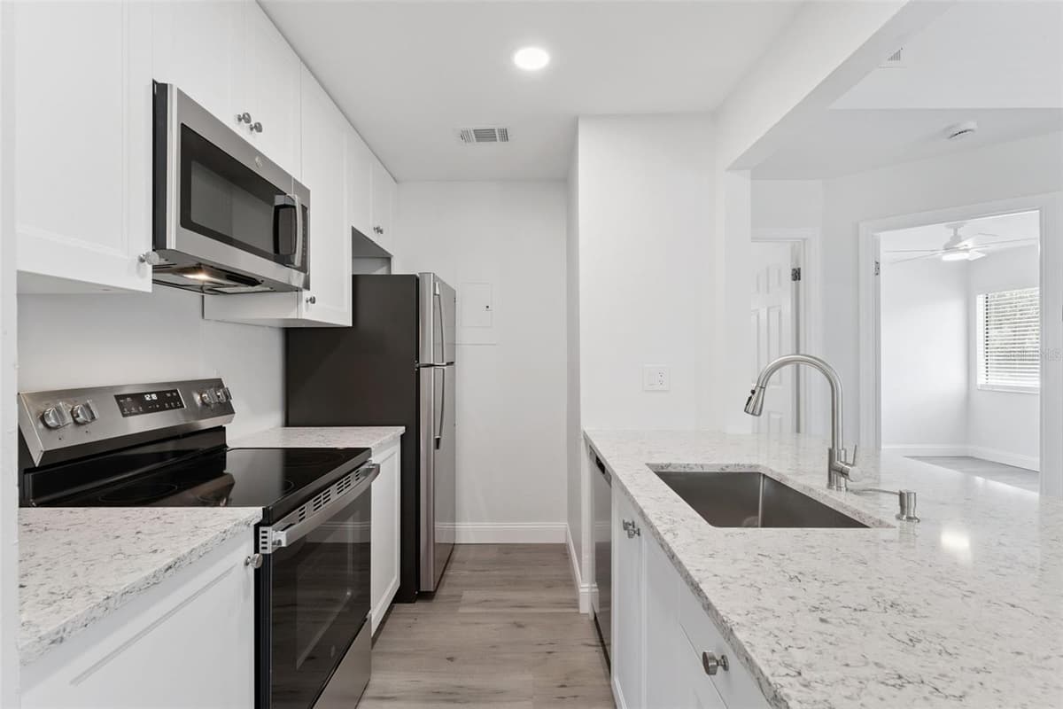 549 SUN RIDGE PLACE — photo 11 of 35