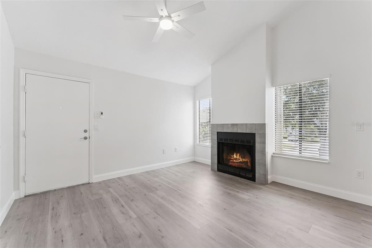 549 SUN RIDGE PLACE — photo 3 of 35