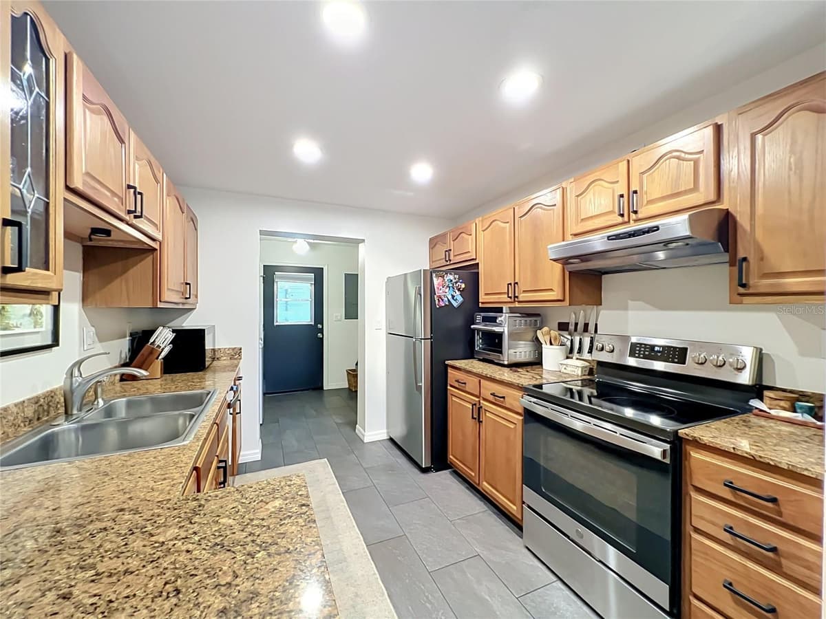 603 WAVERLY LANE — photo 14 of 71