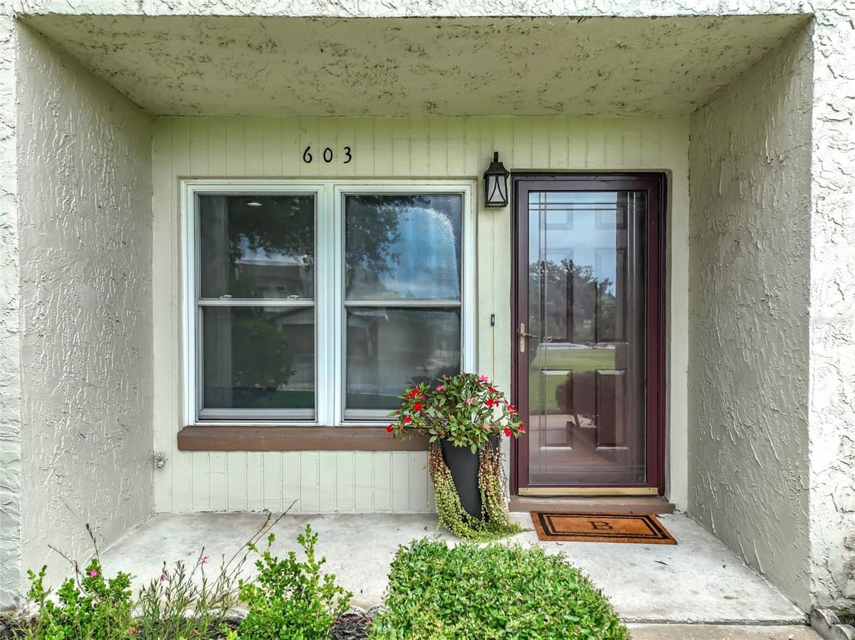 603 WAVERLY LANE — photo 3 of 71