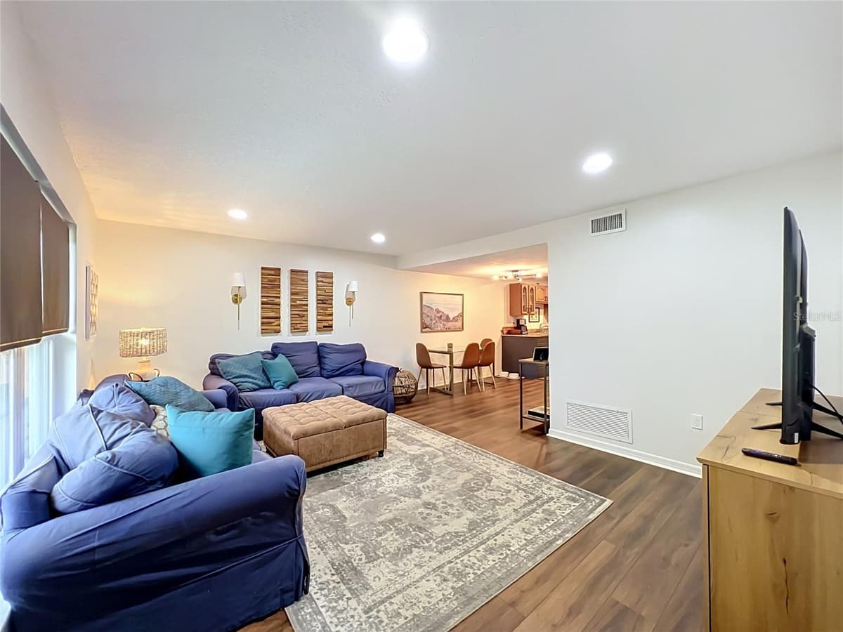 603 WAVERLY LANE — photo 4 of 71