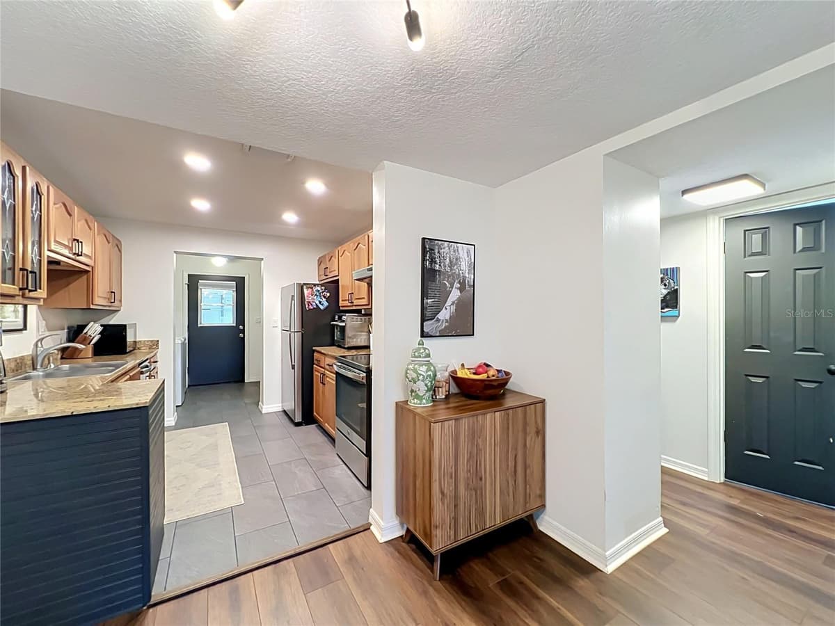 603 WAVERLY LANE — photo 13 of 71