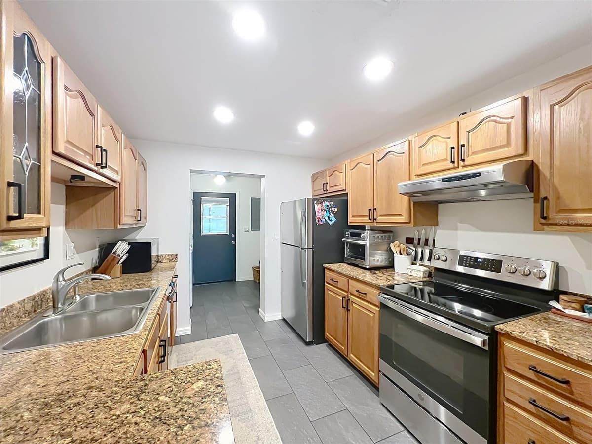 603 WAVERLY LANE — photo 15 of 71