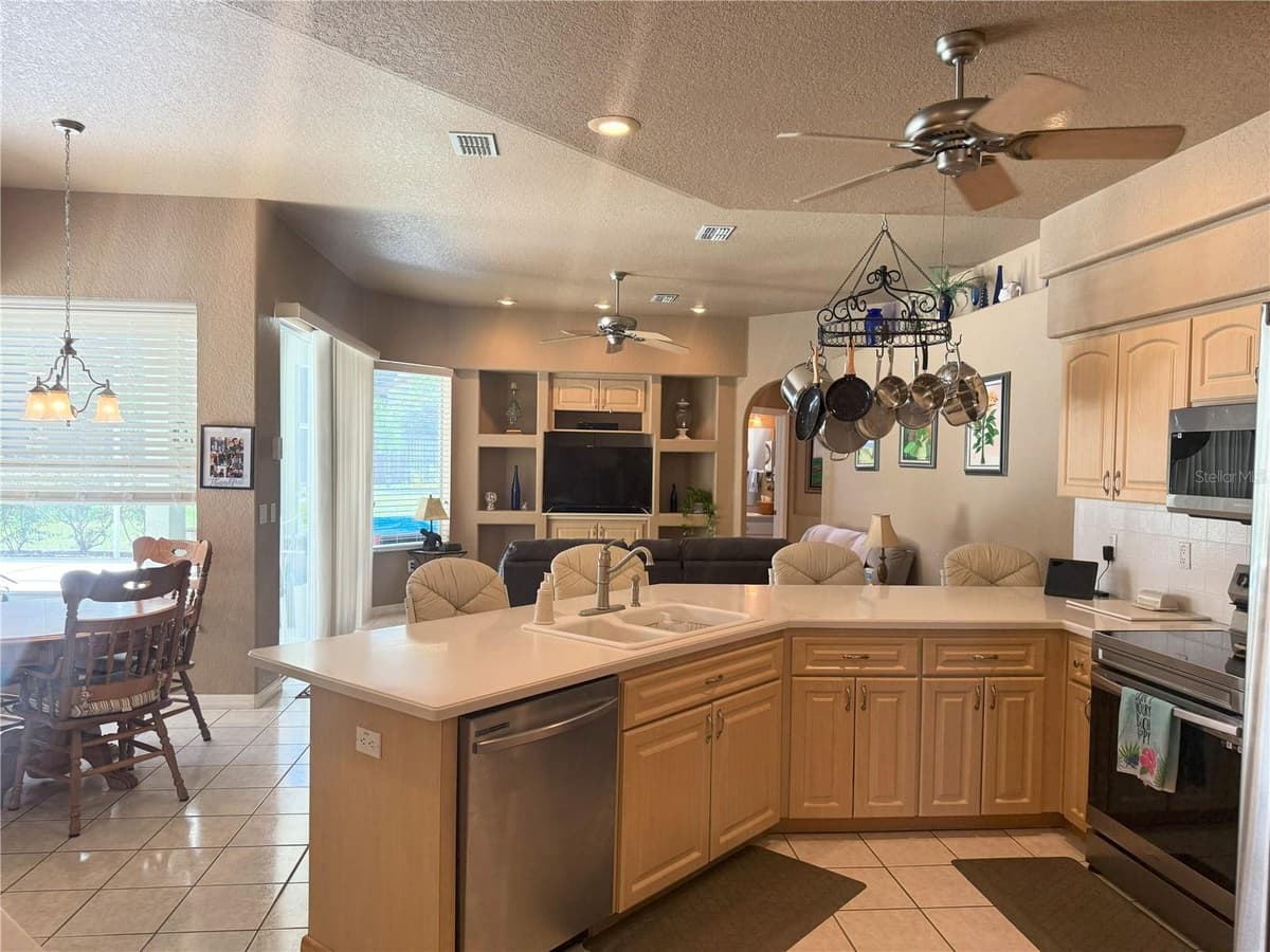 7552 RIVER COUNTRY DRIVE — photo 13 of 36