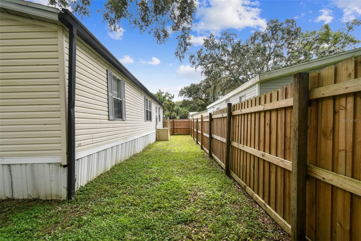 10607 BAY HILLS CIRCLE — photo 31 of 34