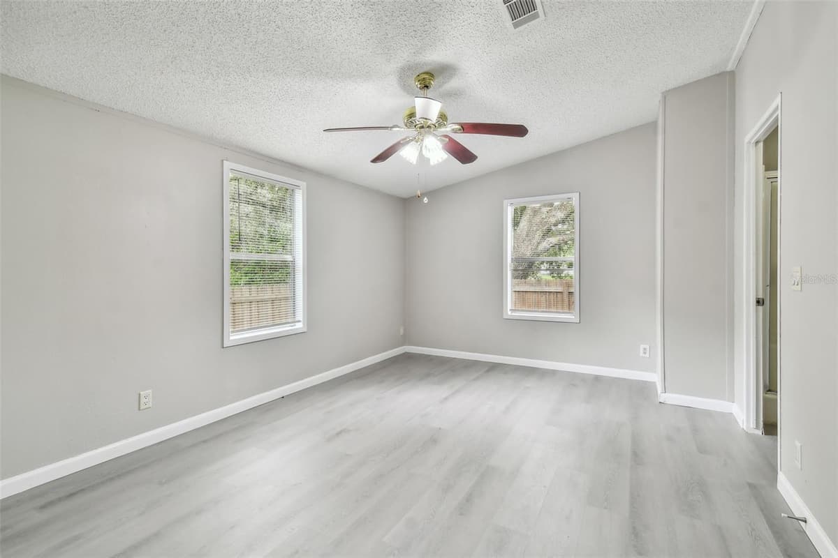 10607 BAY HILLS CIRCLE — photo 9 of 34