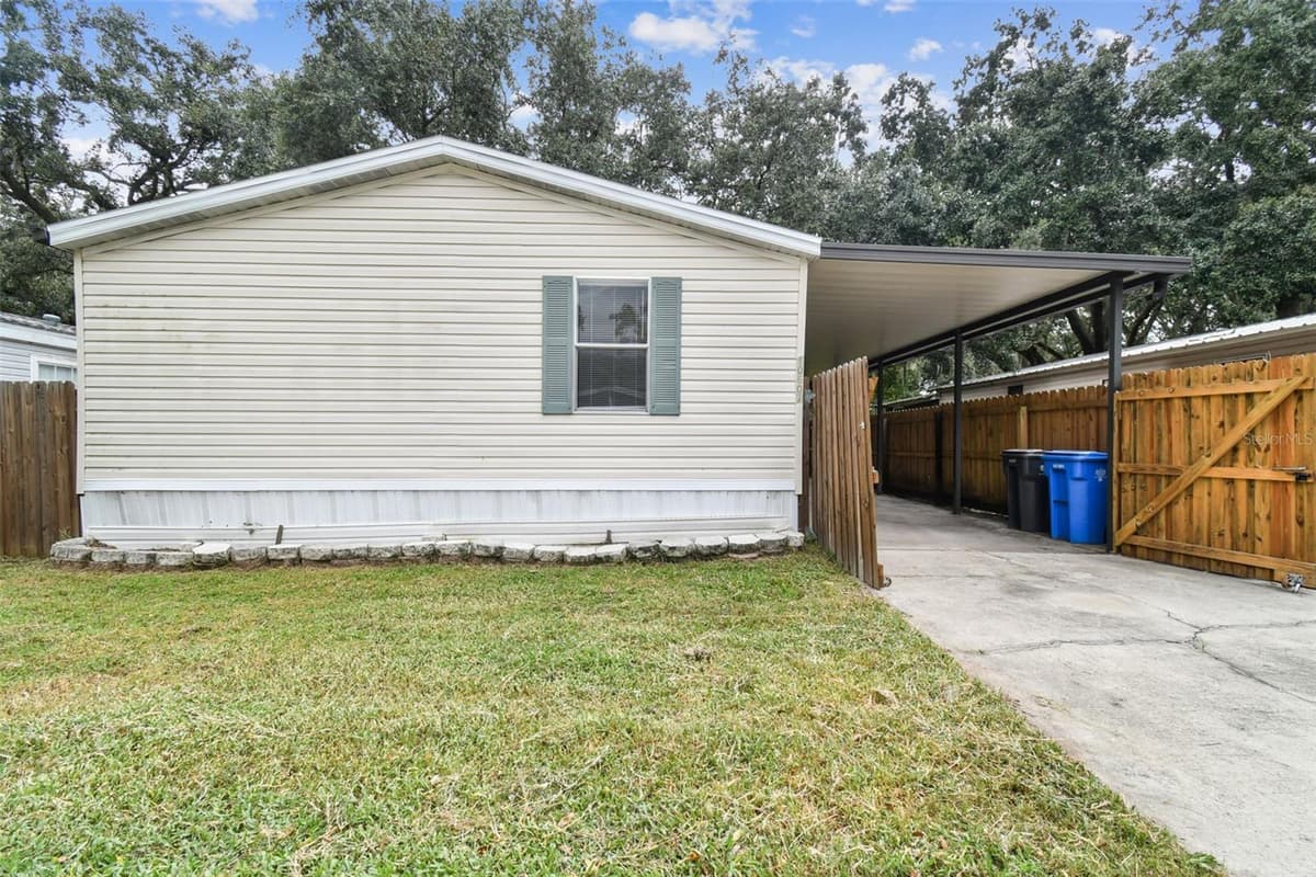 10607 BAY HILLS CIRCLE — photo 32 of 34