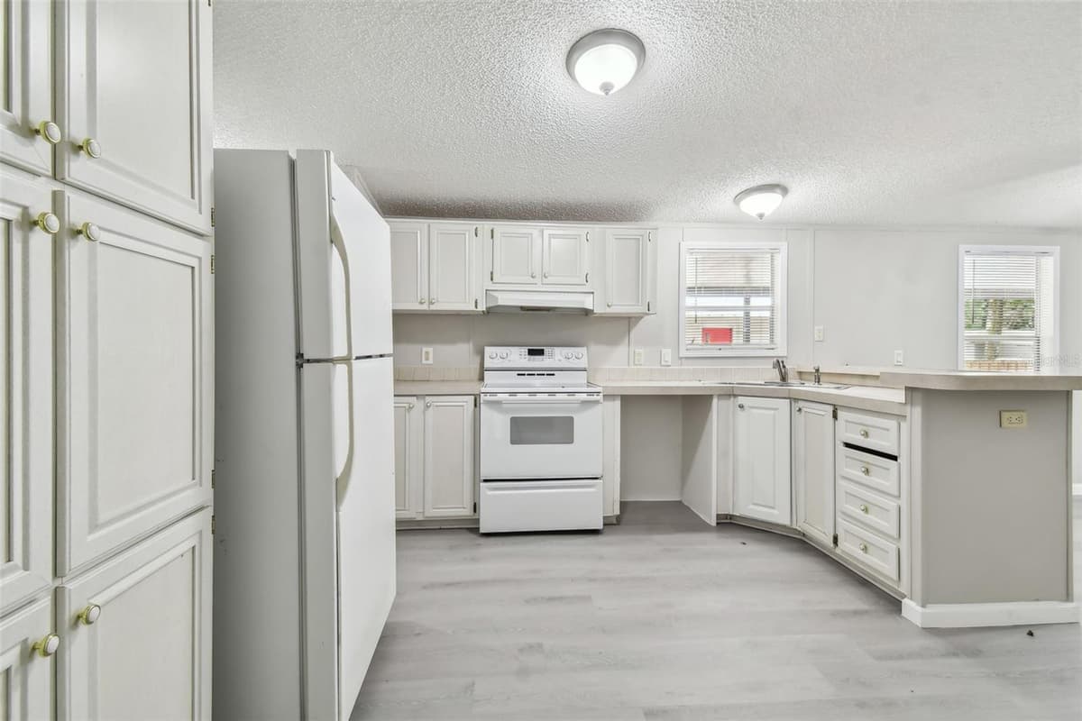 10607 BAY HILLS CIRCLE — photo 5 of 34