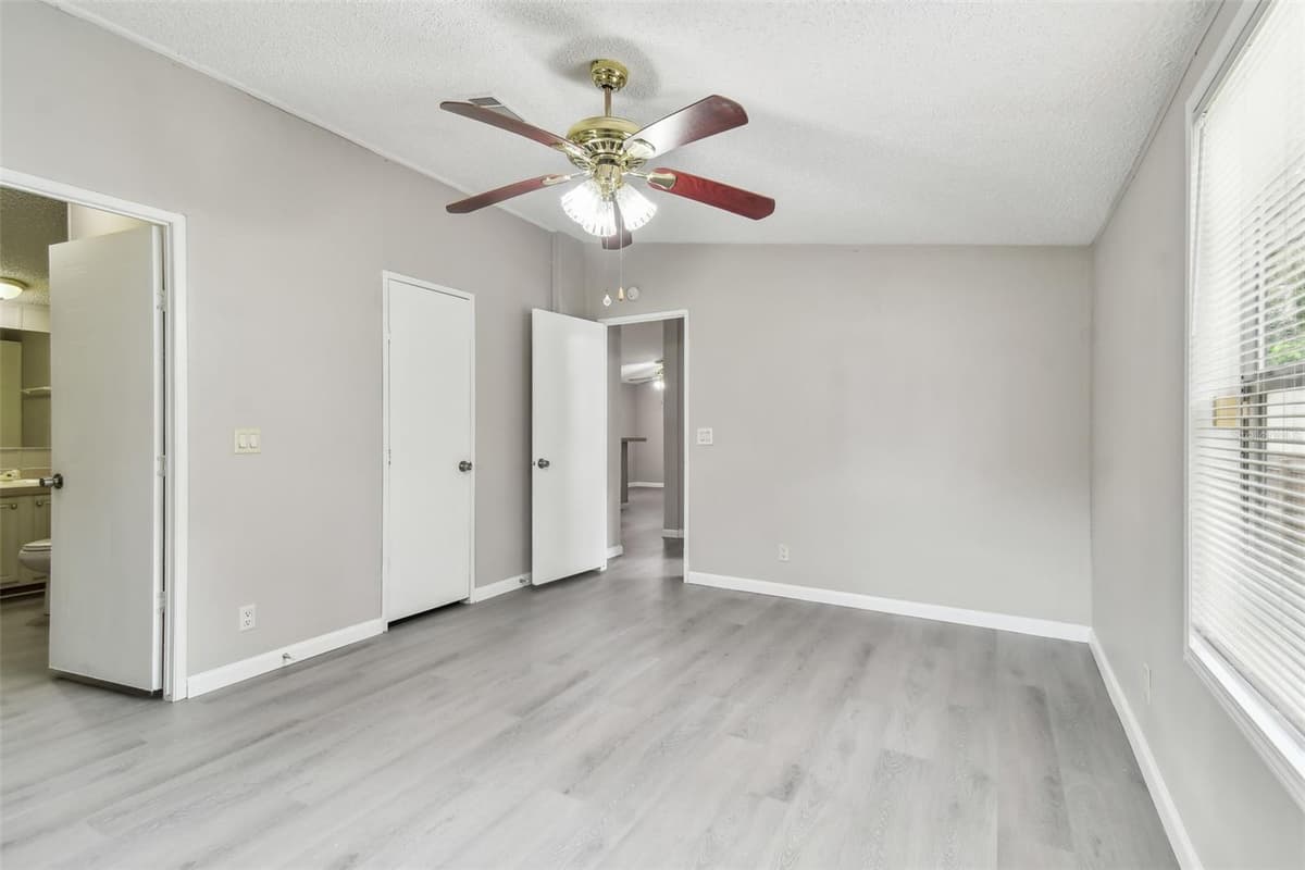 10607 BAY HILLS CIRCLE — photo 11 of 34