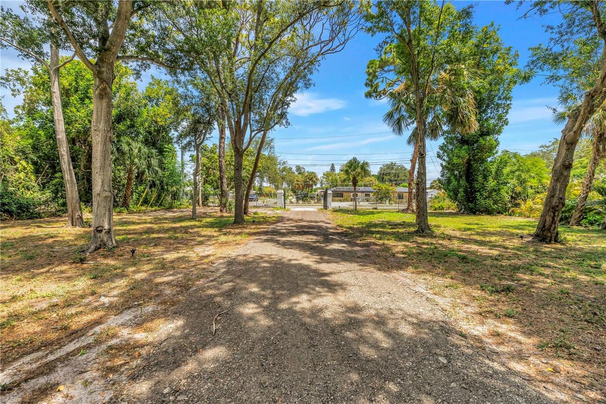 2280 PINELLAS POINT DRIVE — photo 6 of 97