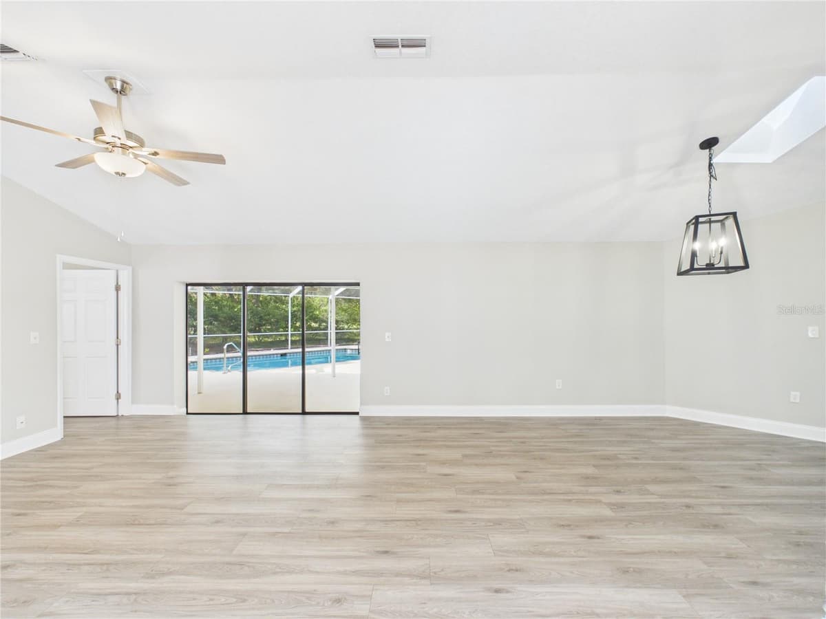 7256 ROYAL OAK DRIVE — photo 18 of 44