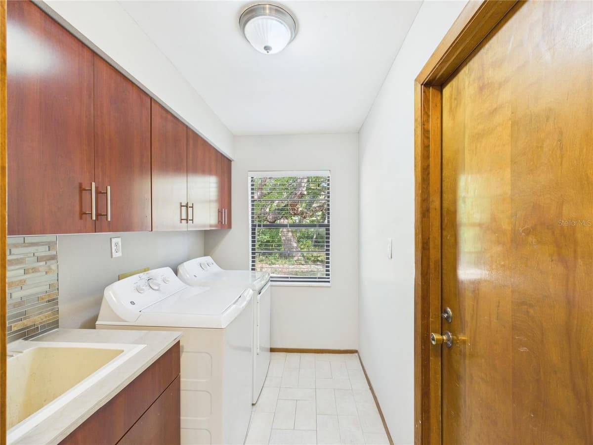7256 ROYAL OAK DRIVE — photo 22 of 44