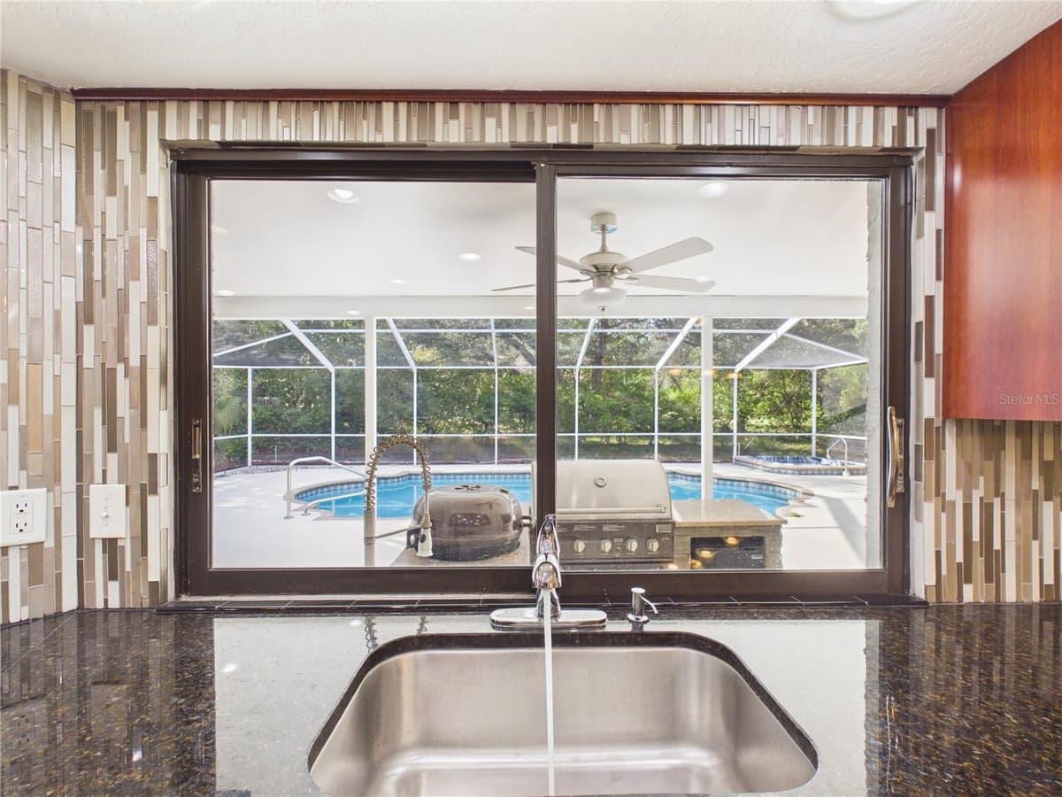 7256 ROYAL OAK DRIVE — photo 6 of 44