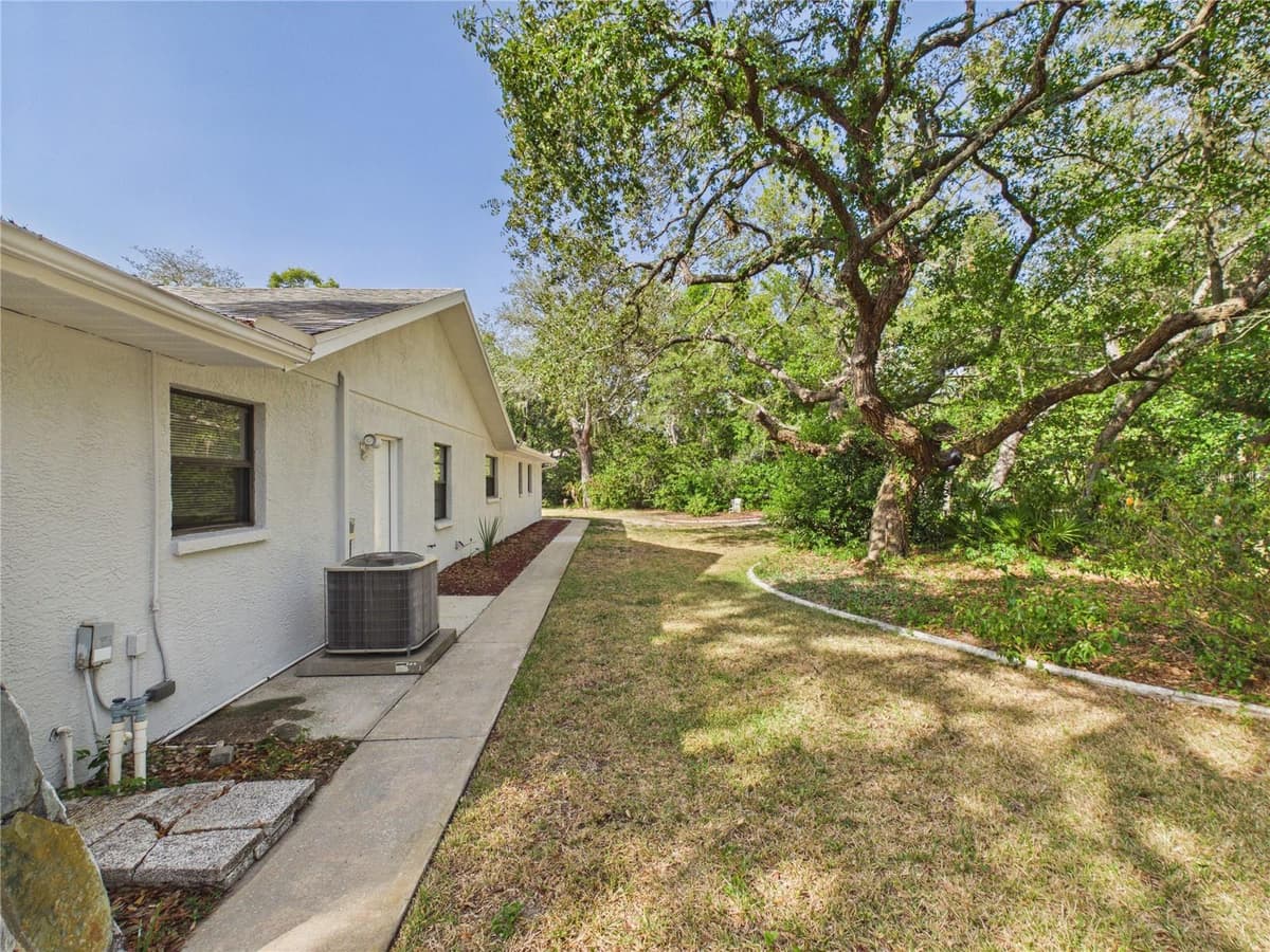 7256 ROYAL OAK DRIVE — photo 16 of 44