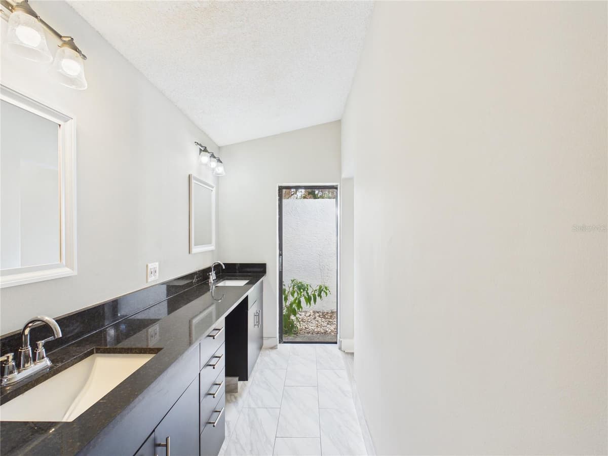 7256 ROYAL OAK DRIVE — photo 8 of 44