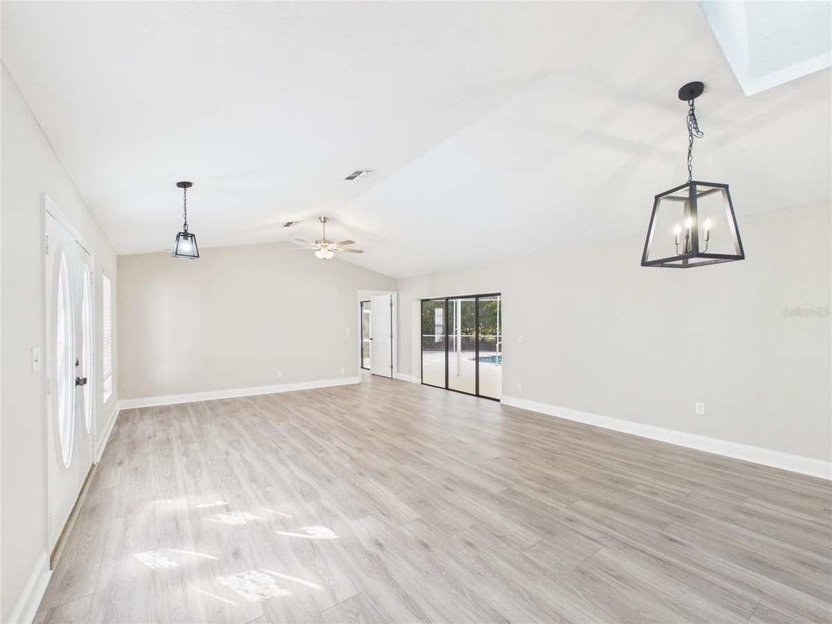 7256 ROYAL OAK DRIVE — photo 20 of 44