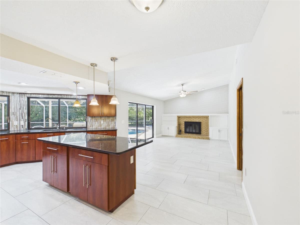 7256 ROYAL OAK DRIVE — photo 3 of 44