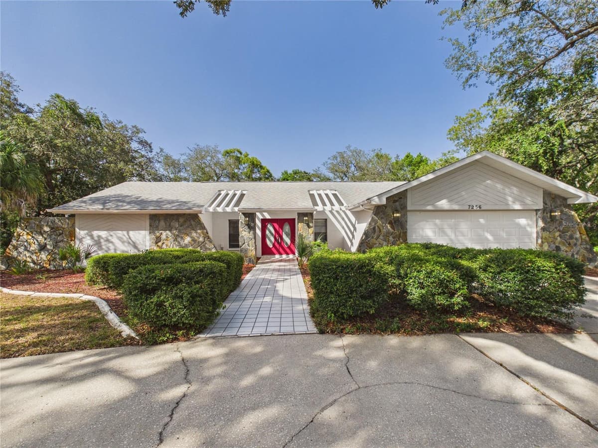 7256 ROYAL OAK DRIVE — photo 11 of 44