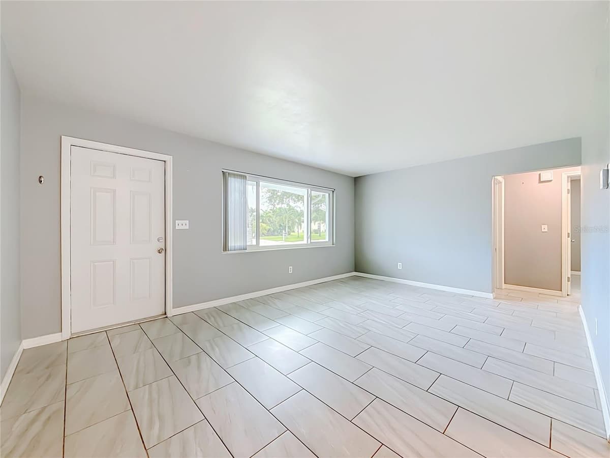 890 7TH AVENUE — photo 12 of 63