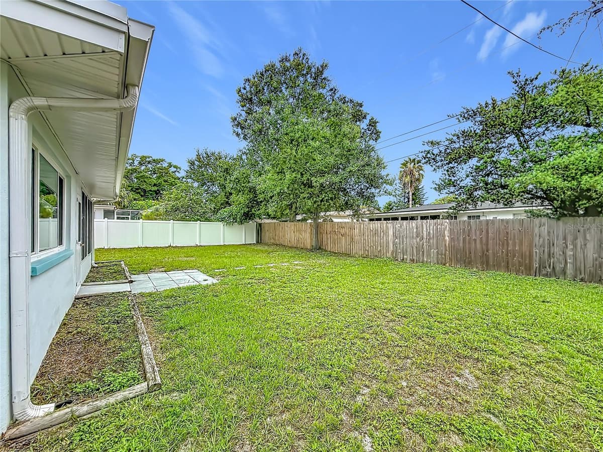 890 7TH AVENUE — photo 48 of 63