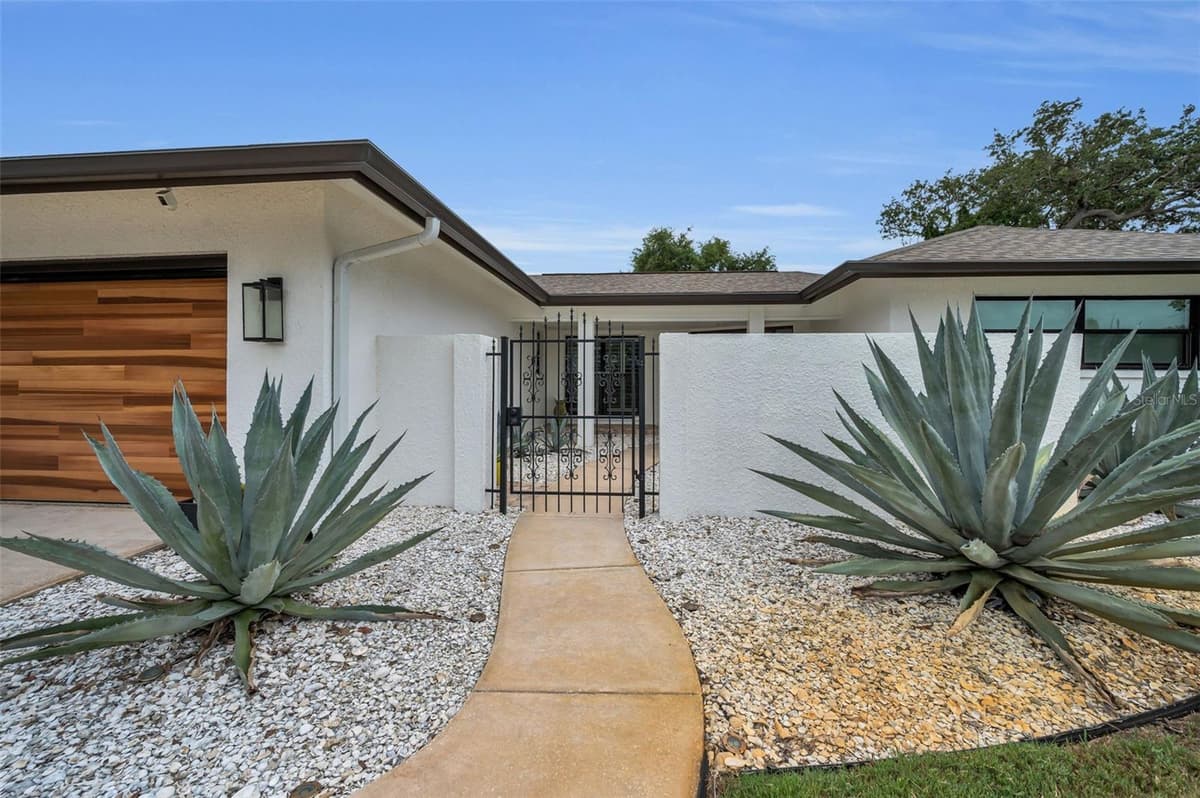 14516 BAY HILLS DRIVE — photo 14 of 84
