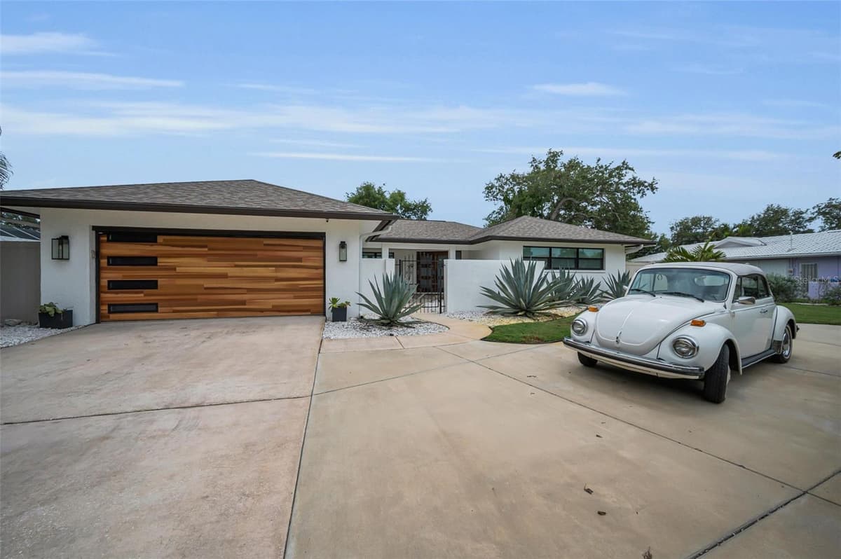 14516 BAY HILLS DRIVE — photo 6 of 84