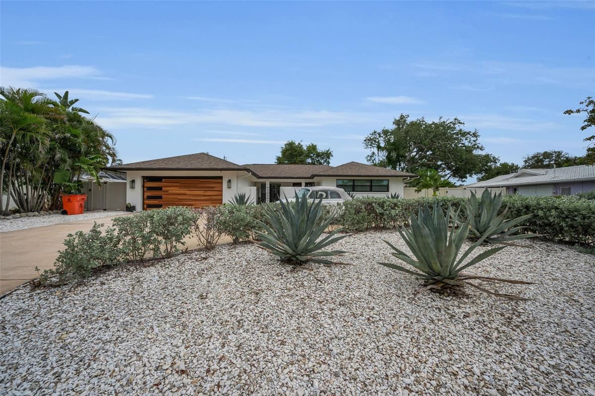 14516 BAY HILLS DRIVE — photo 5 of 84