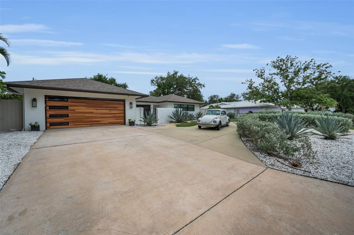 14516 BAY HILLS DRIVE — photo 9 of 84