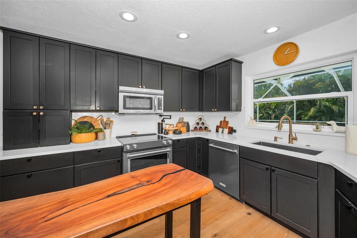 14516 BAY HILLS DRIVE — photo 32 of 84