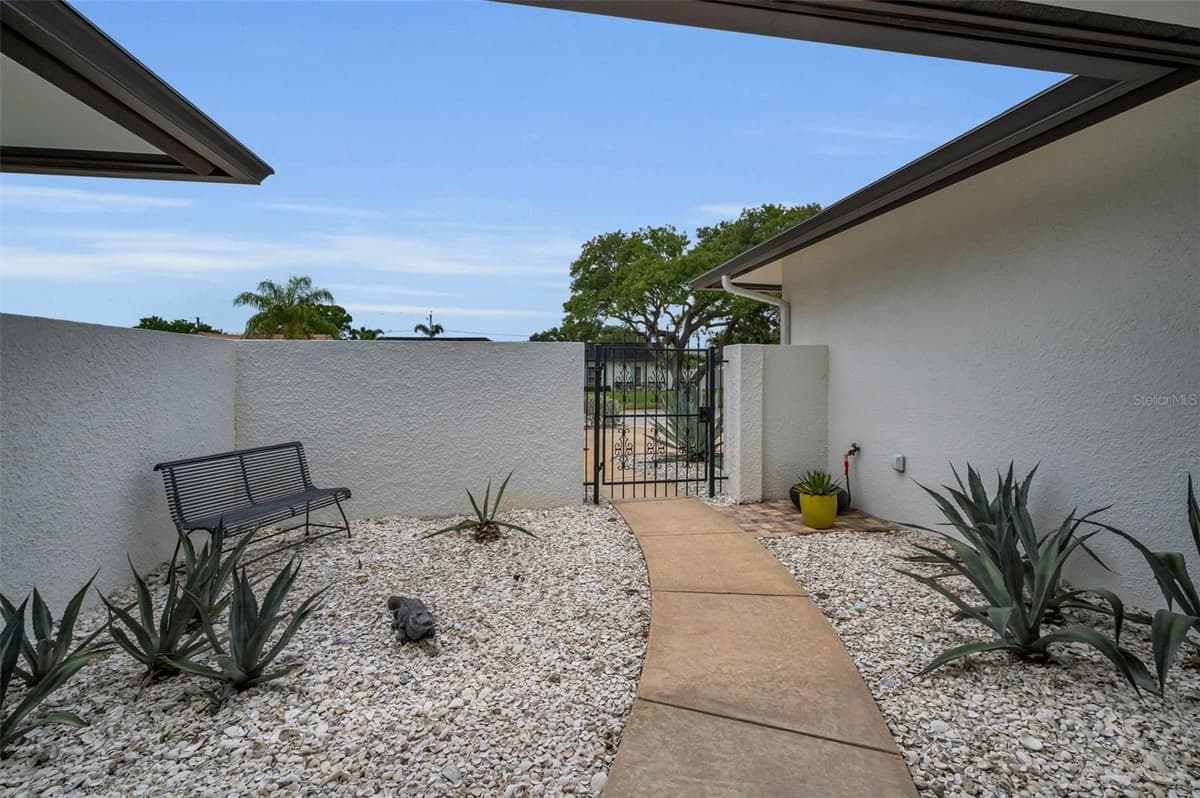 14516 BAY HILLS DRIVE — photo 15 of 84