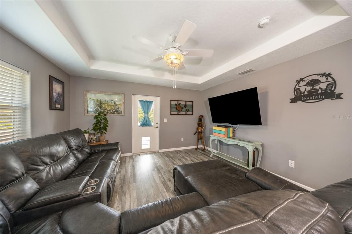 904 DAYTONA AVENUE — photo 4 of 56