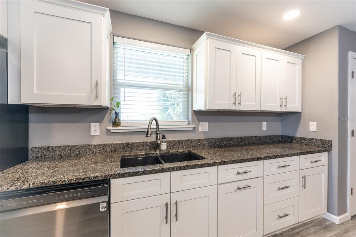 904 DAYTONA AVENUE — photo 9 of 56