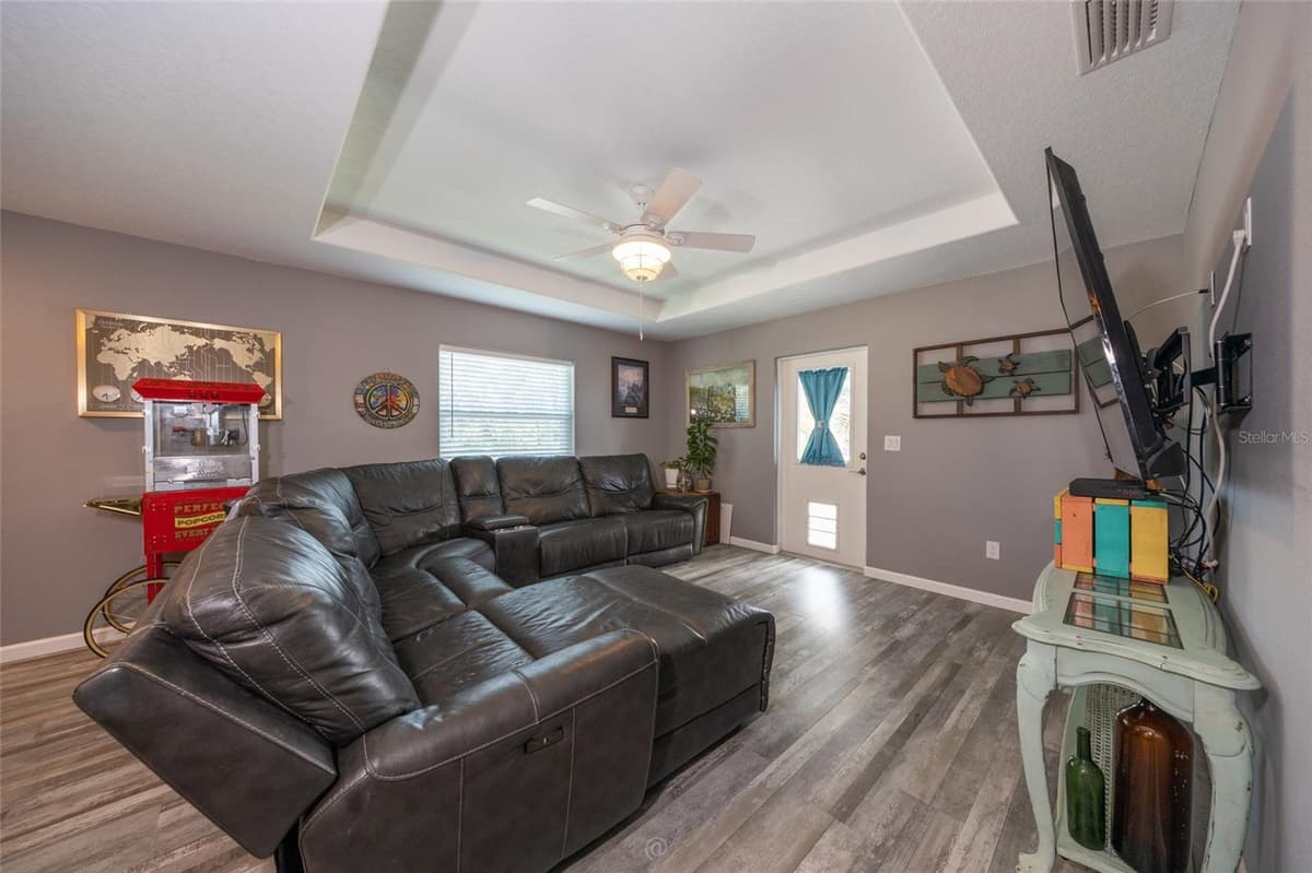 904 DAYTONA AVENUE — photo 10 of 56