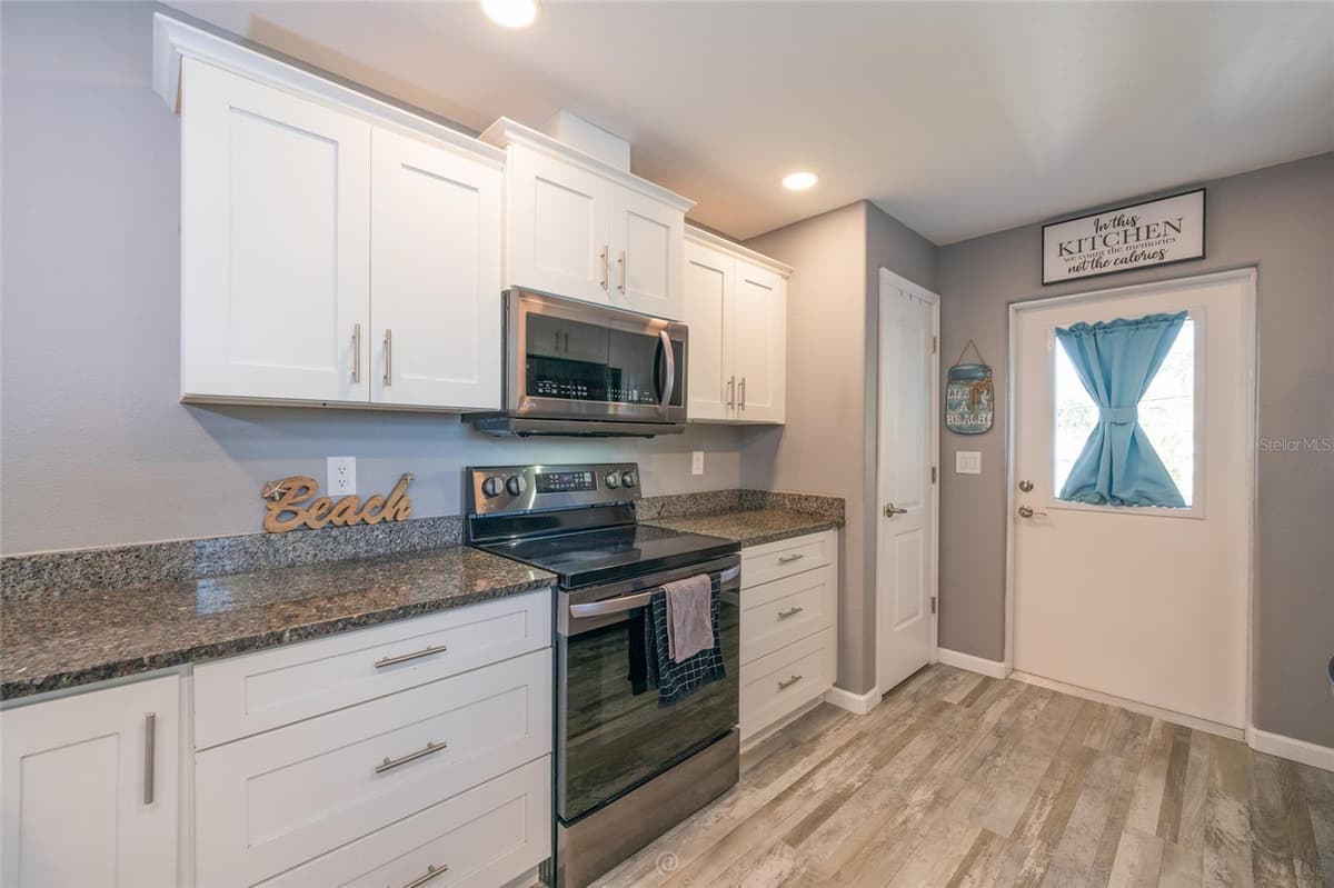 904 DAYTONA AVENUE — photo 8 of 56