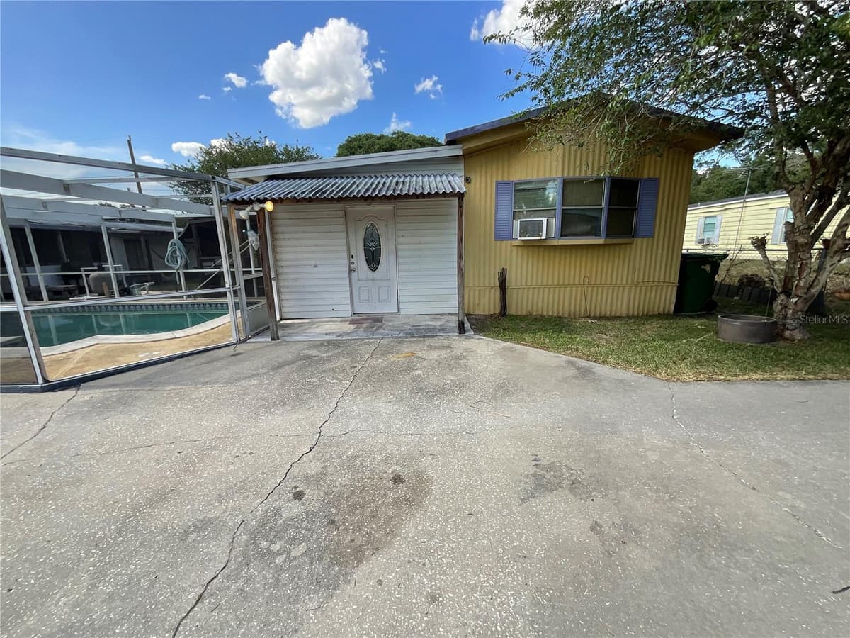 702 JERSEY COURT — photo 12 of 39