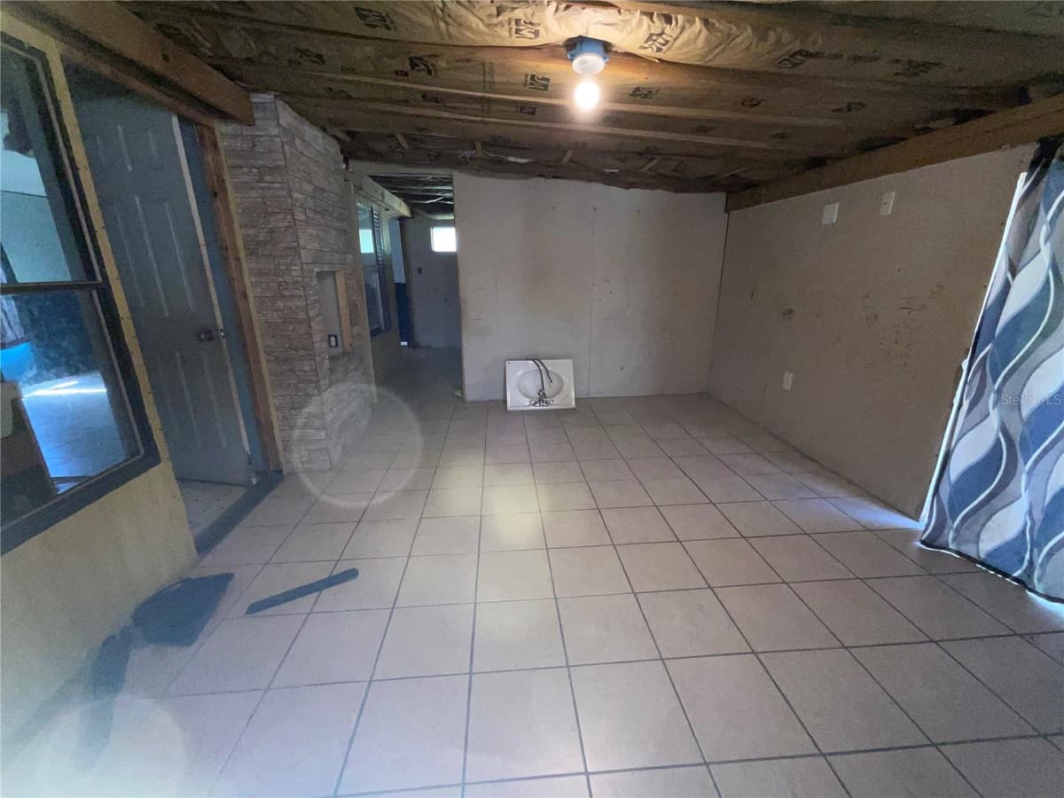 702 JERSEY COURT — photo 6 of 39
