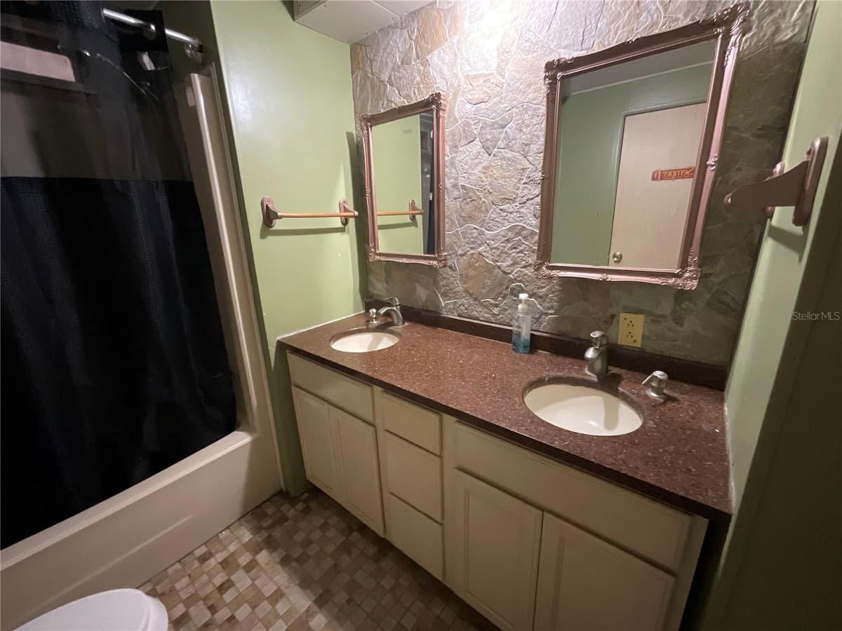 702 JERSEY COURT — photo 31 of 39