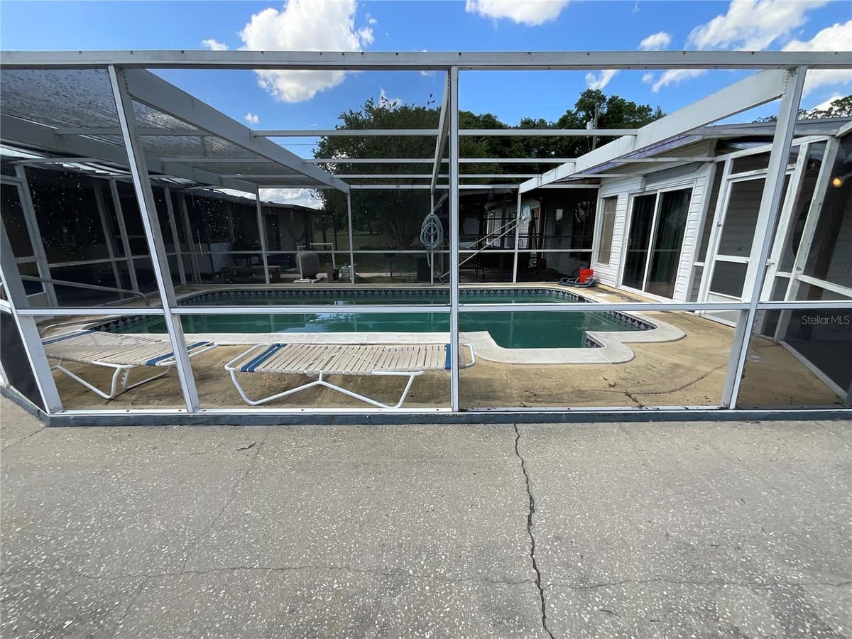702 JERSEY COURT — photo 33 of 39