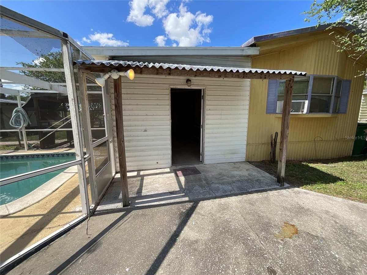 702 JERSEY COURT — photo 11 of 39